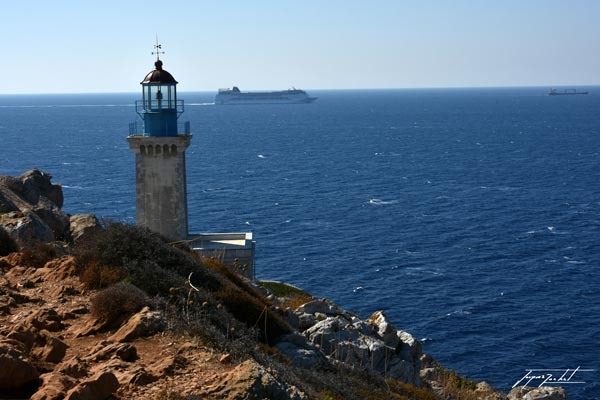 le phare de Akra Tainaron, cap Tenaro dans le Péloponnèse en grèce