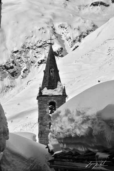 Le clocher de l'église à Bonneval sur Arc en Haute Maurienne