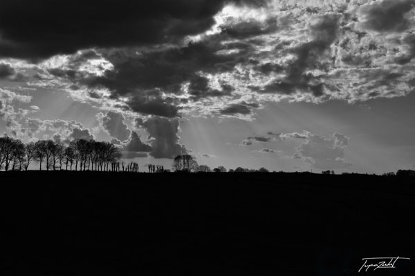 orages sur le cantal, photo noir et blanc