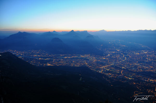Grenoble de nuit vue du Vercors
