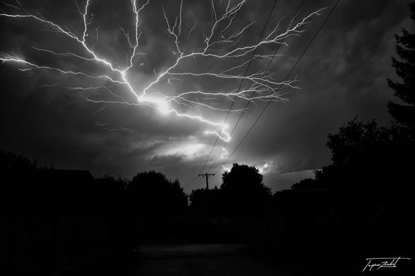 image d'orage la nuit