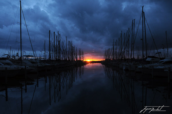 port de la grande motte le soir