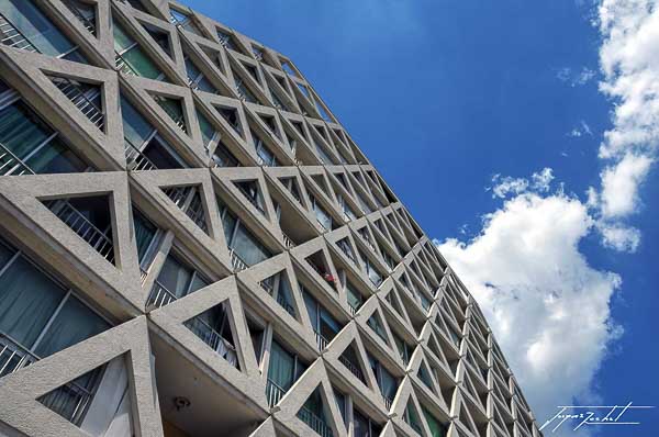 architecture de la grande motte le soir