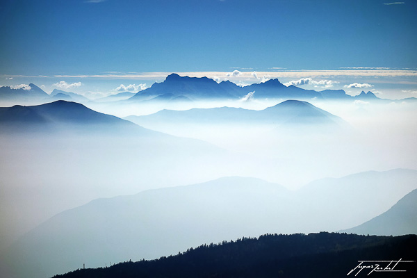 vue sur l'obiou, le dévoluy, isère