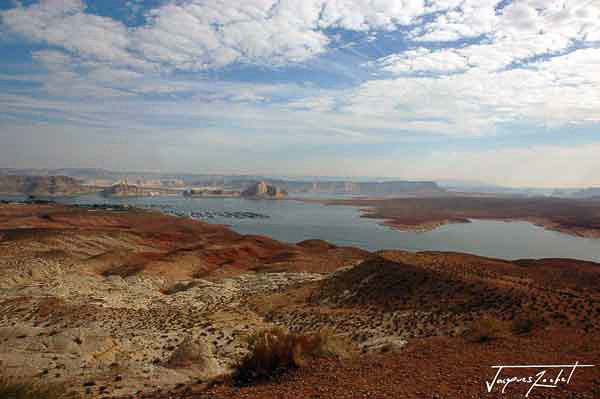 Lac Powell between Arizona and Utah