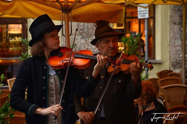 autriche, salzbourg, musiciens dans la ville