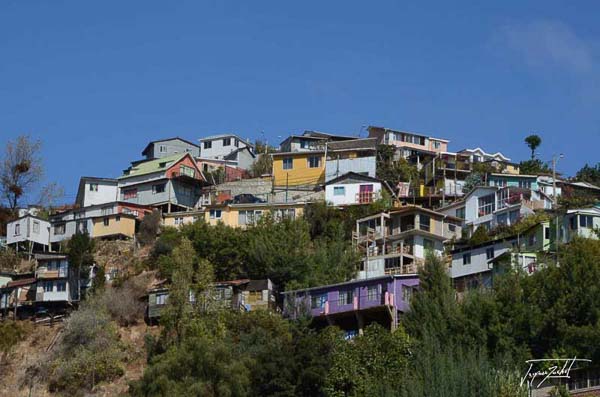 Photo of Chile, houses on the heights of valparaiso