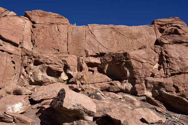 Photo of Chile, the rock carvings of the valley arco iris.