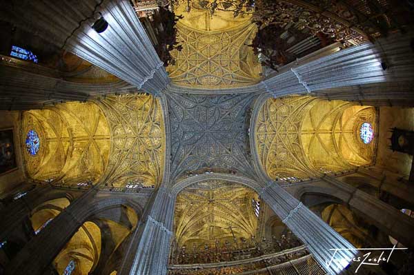 plafond de la cathédrale de Séville en andalousie, espagne