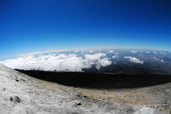 Vue depuis le sommet de l'Etna en Sicile