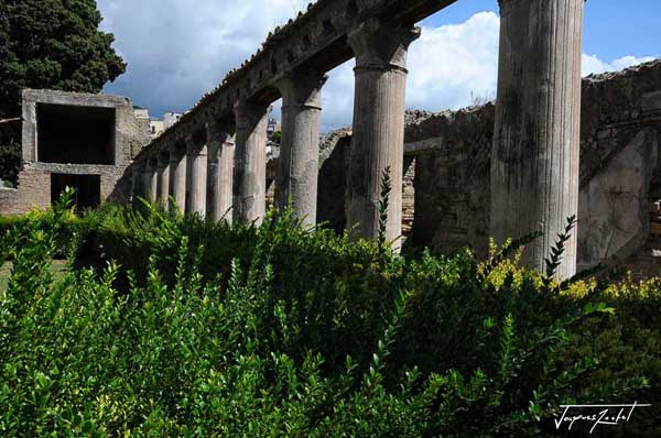 cité antique de herculanum, ville romaine antique située dans la région italienne de Campanie, détruite par l'éruption du Vésuve en l'an 79 apr. J.-C.