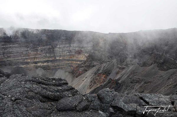 sommet du Piton de la Fournaise, le volcan de La Réunion