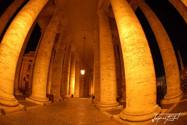 Les colonnes du Bernin au Vatican, Italie